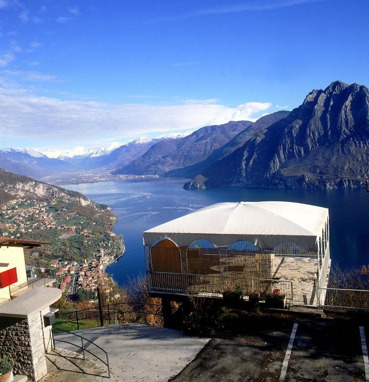 Hotel Poggio D'Oro Riva di Solto Exterior foto