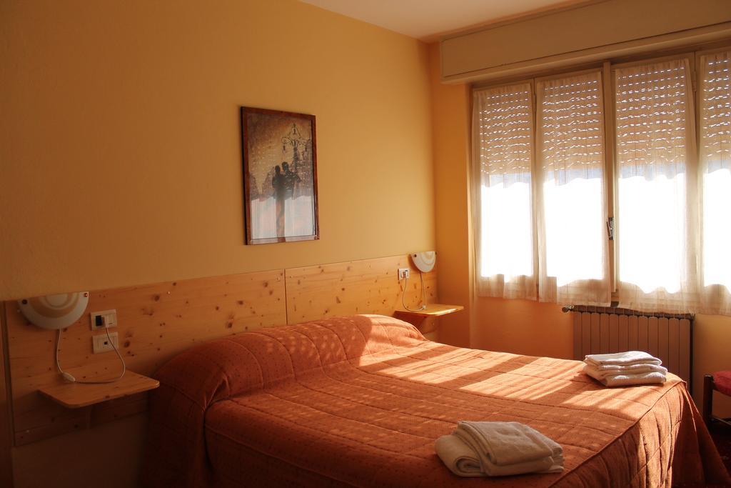 Hotel Poggio D'Oro Riva di Solto Exterior foto